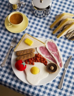 eljackinton:  thisspinsterlife:  photojojo:  Photographer David Sykes and Art Director Jessica Dance teamed up on on a puzzling yet intriguing set of photos entitled, “The Comfort Food Series.” Jessica knitted the foods to look realistic, while David