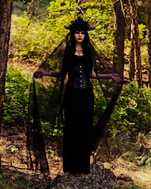 gothicandamazing: Model: Kevyn LilithPhoto: @bmcc.photosWelcome to Gothic and Amazing | www.gothican
