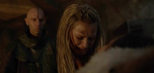 Clarkes Reaction To Lexa Dying Vs Hearing About Be//amys Death.