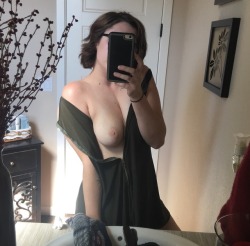 naked-nic:  Perks of wearing a zip up dress 🙆🏻 5/29/17