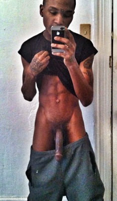 imchillnjustchilln:  Instagram- lil_dayydayy Twitter @dayday_bigghead