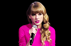 thatsickbeat:Taylor Swift visits the Scholastic Building in New York City to talk about books, songw
