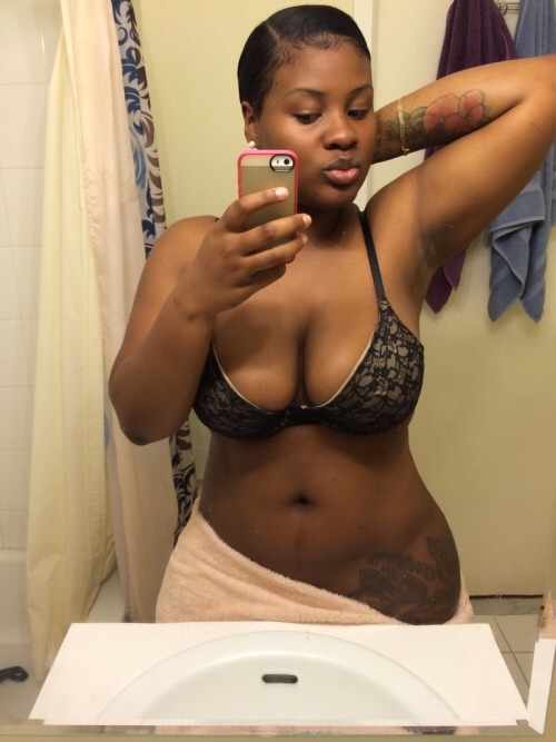 lovehertidalwave:  👏🏿️👏🏿️👏🏿️Lovely Submission from oomf. I love her shape, her confidence, her beauty!!