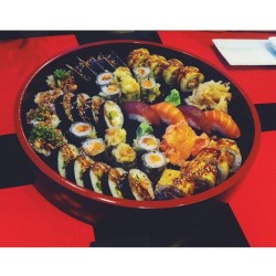 sushitim:  (Via: Instagram) #sushi#time#with#family#foodporn#getinmybelly#sushilover#addiction