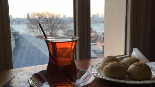 Ömrün Her Anı Nasihat, Biri çay Desin Ve Başlasın Hayat..