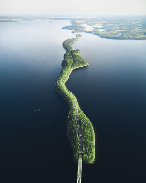 dailyoverview:Check out this stunning drone photo of the Pulkkilanharju bridge crossing Lake Pä