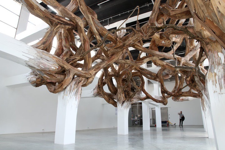 escapekit:
“Baitogogo
Half-sculptural, half-architectural installation by Brazilian artist Henrique Oliveira that has branches sprouting from white panels. Having installed this incredible site-specific piece at Palais de Tokyo in Paris earlier this...