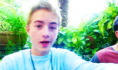 magcons:   iconsmagcon:  cam-dallas:  the boys passing jc’s camera around while