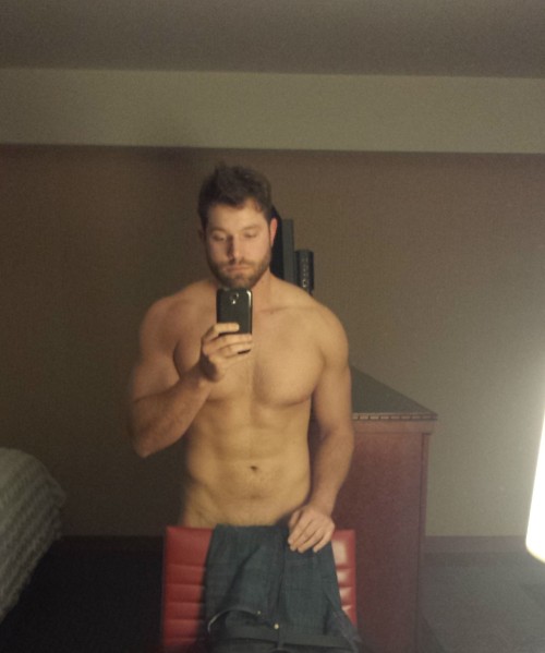 Before my date showed up at the hotel suite. 6'0" 200lbs - Imgur