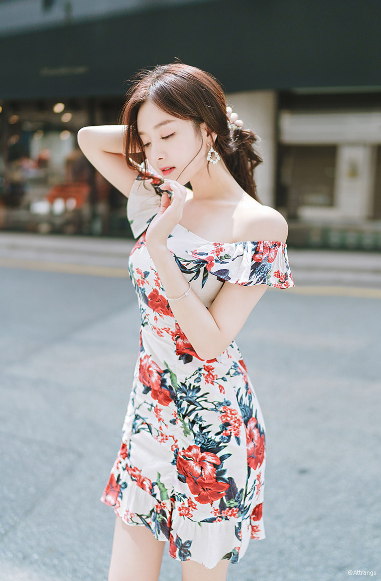 korean-dreams-girls:  Kim Shin Yeong - June 12, 2018 2nd Set