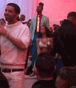 lion:  Drake and Rihanna gettin it 