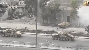 celer-et-audax:  Civilian vehicles speed past SAA Armour as they engage FSA  