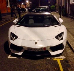 luxurysupercars:  Aventador!