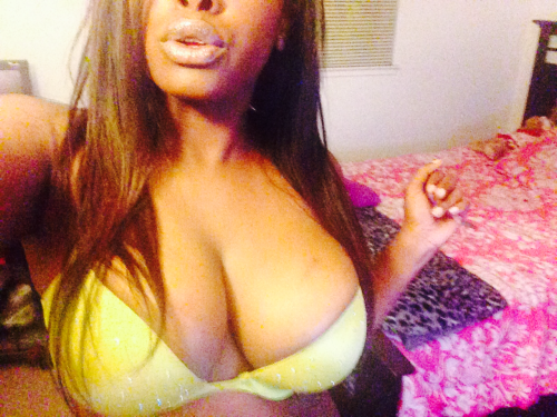 mfdoom773:  tatianamacintosh:  Who’s up Thoe ? 🌜  <3 