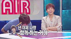     how changmin and kyuhyun make friends. :|trans cr:  SHINee站联合制作, 神之再起    
