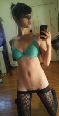 hotteenagechicks:  Dressed for success