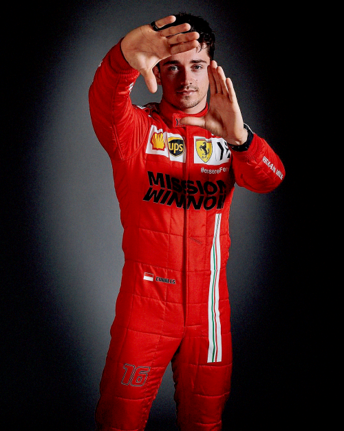 @f1: Strike a pose