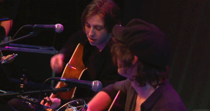acityburningd0wn:i live for this gif