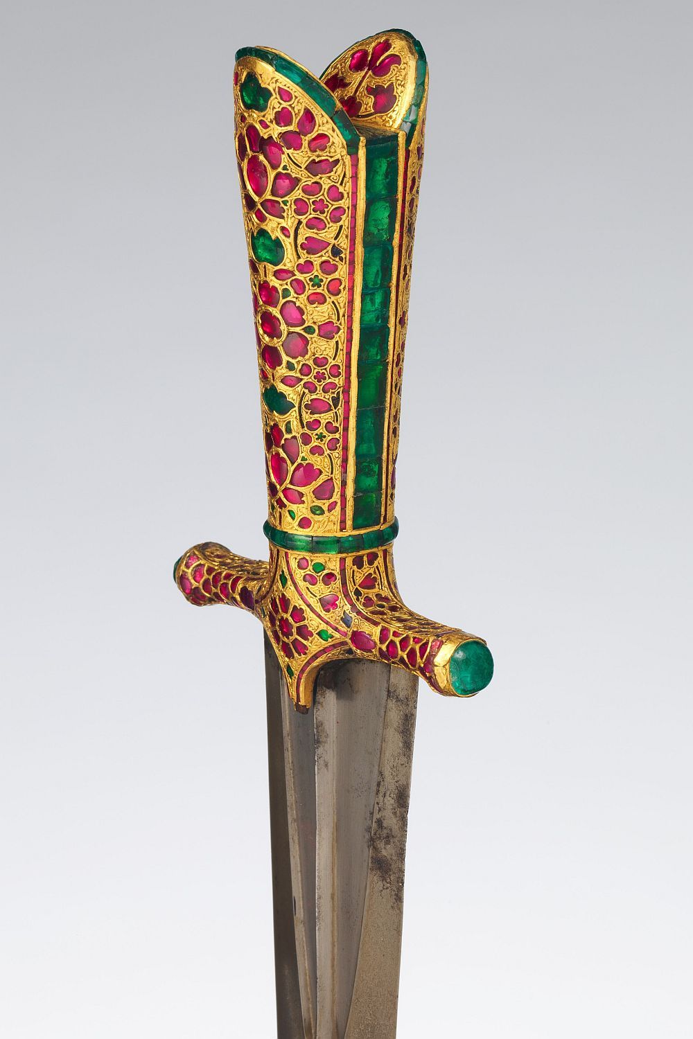 art-of-swords:  Dagger and Sheath Dated: circa 1605–27 Culture: Indian, Mughal