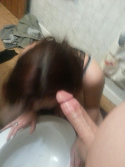 tsmith1002:  sammielouisburg2:  Sammie louisburg degraded  just another toilet for a man 