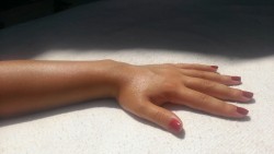 cocodura:  Tanning~ Glowing because of the