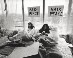 thin-white-dude:  John Lennon & Yoko