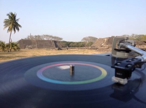 vinylandgeekstuff:  Horizon 