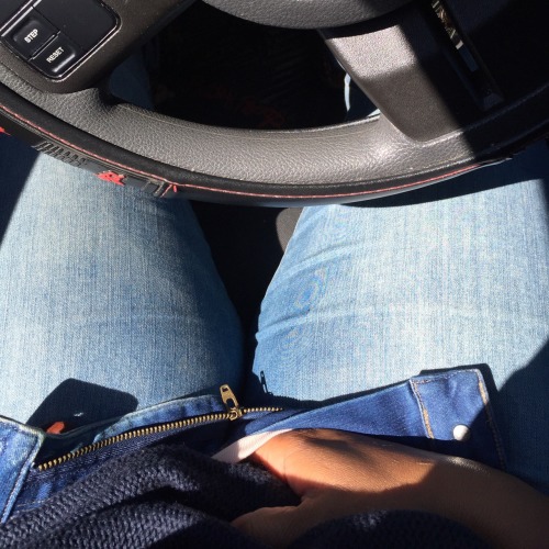 missprimproper:  How are you spending YOUR lunch? 💋