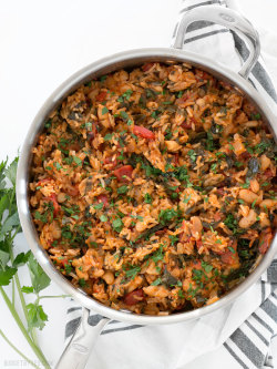guardians-of-the-food:  Tomato Herb Rice with White Beans and Spinach 