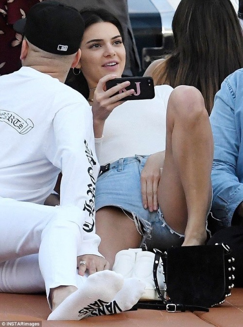 celebsn1: Kendal Jenner