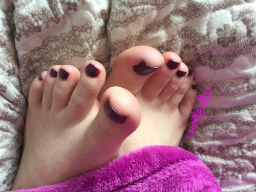 admirertoes:  nude teens with stockings