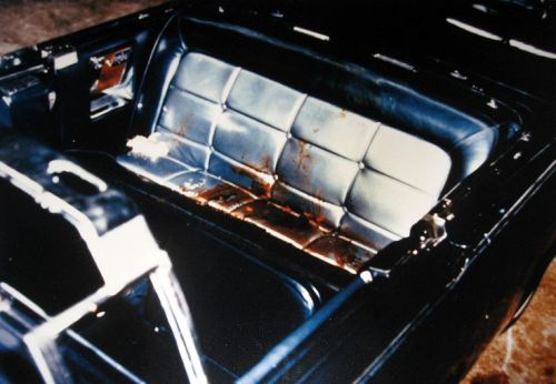 congenitaldisease:The 1961 Lincoln Continental presidential limousine that President Kennedy was rid