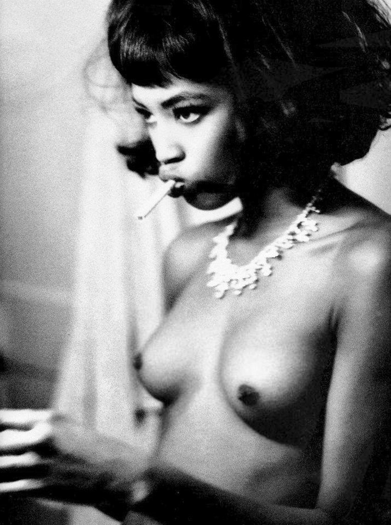  saloandseverine: Vogue Italia June 1990. Naomi Campbell by Ellen von Unwerth 