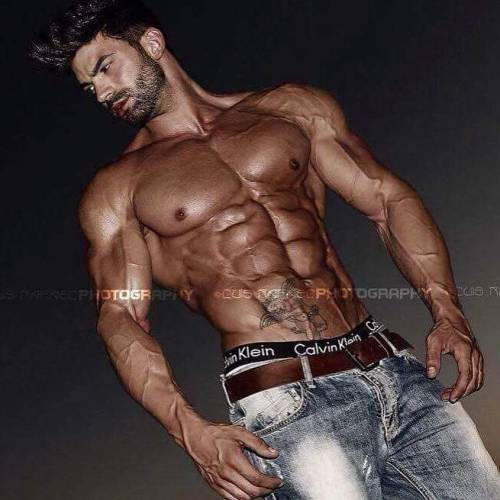 Sexy Muscle Guys