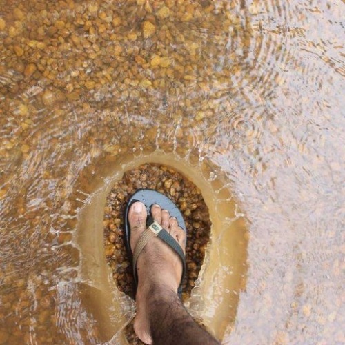 heismydesigner:sixpenceee:A perfectly timed photo. Via Panda_911These some Moses™ flip flops