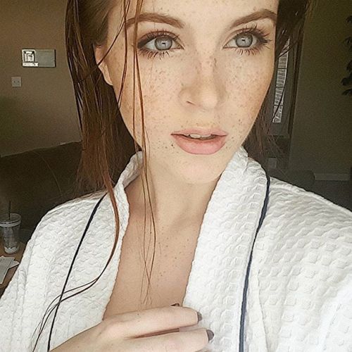 jjbuckster:  (via Danielle Boker💋 @danielleboker Doing a new linge…Instagram photo | Websta) 