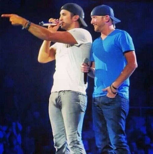 guys-with-bulges:  Cole Swindell and Luke Bryan.
