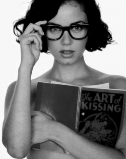 Cumonglasses:  Artful Brunette In Glasses 