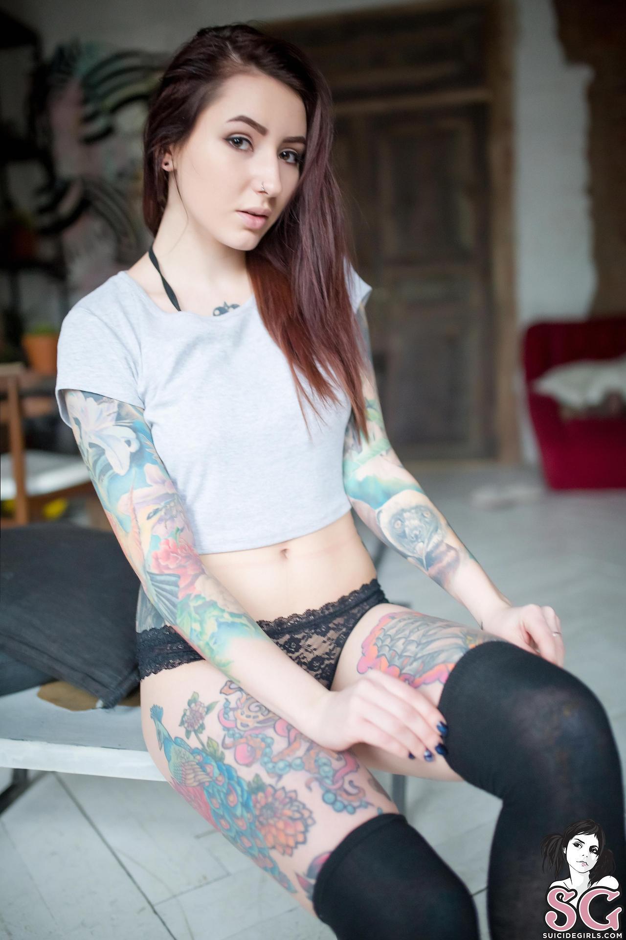 piercedfierce:  Pretty Pierced Suicide Girl:Nastyaveter
