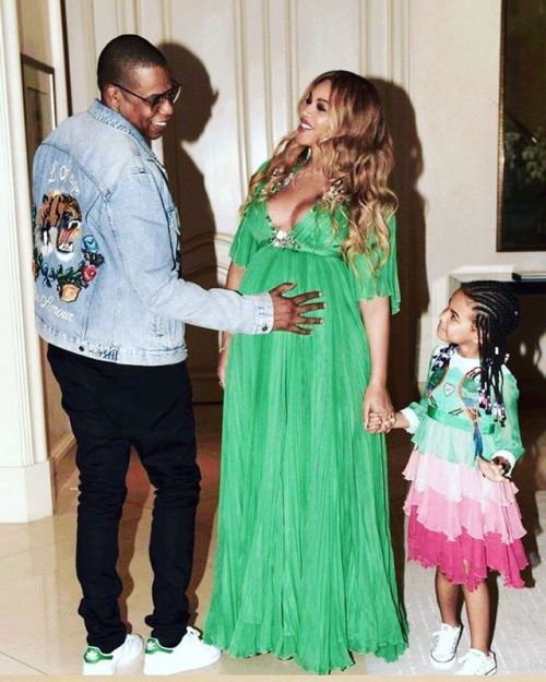 L O V E #Beyonce #BlueIvy &amp; #JAYZ at #TheBeautyAndTheBeast premiere #TheCarters #MrsCarter #Blue