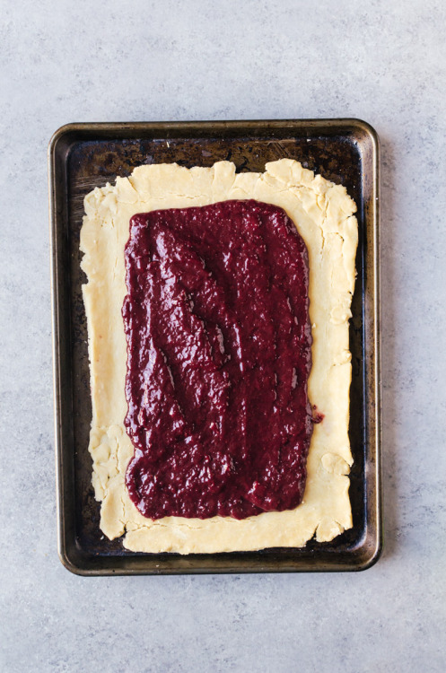 sweetoothgirl:  POP TART PIE  