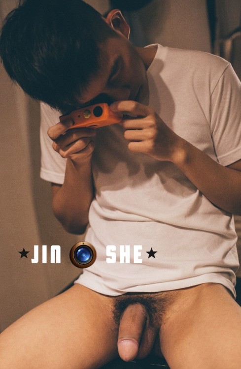 excuse168: jin-she: 图片均是原创，欢迎转载，喜欢被拍的帅哥欢迎来约片，坐标:福建厦门! 只在厦门拍， 全裸写真约拍！ (约拍微信: zzzmzqx 注明汤大师约拍)(不拍的别加！)