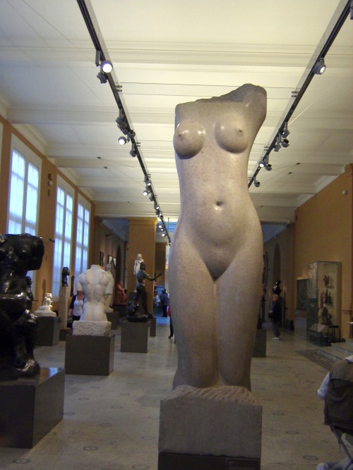 Fine nude art sculpters in a London museum!