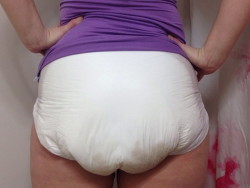 playfetish:  sweetdreams75:  à ce que je vois bébé était en colère et il a réservé une petite surprise pour son daddy adoré !!!!  Ohh 