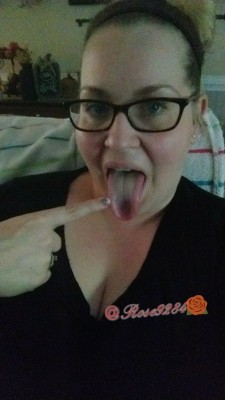 rose9284:  So this was also a photo request……💋💋 I can only assume what you want out in my mouth ….so….let’s make this fun and play a little game. Tell me in ask what you want to put in my mouth (better yet, show me😋😈) LET THE GAME