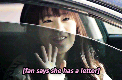 youngjis:  youngji’s rebellion against security to interact with fans + receive
