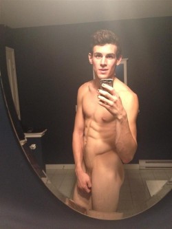 dudes-on-demand:  Mirror Me