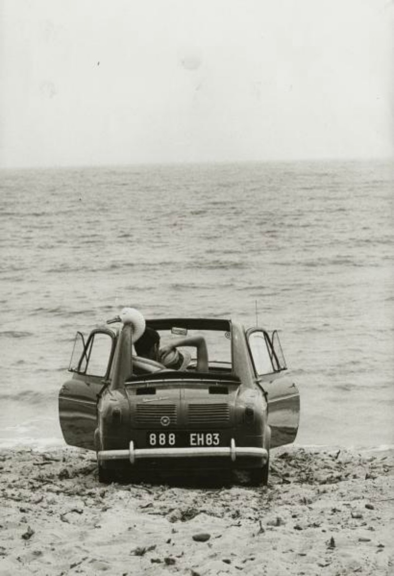  Jeanloup Sieff  (1960s).  j'adore une Vespa