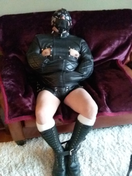 gagedinoveralls:roper1974:I got into some strait jacket fun this past weekend thanks to a great frie