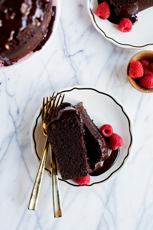 sweetoothgirl:  SIMPLE CHOCOLATE CAKE WITH CHICKPEA FLOUR  